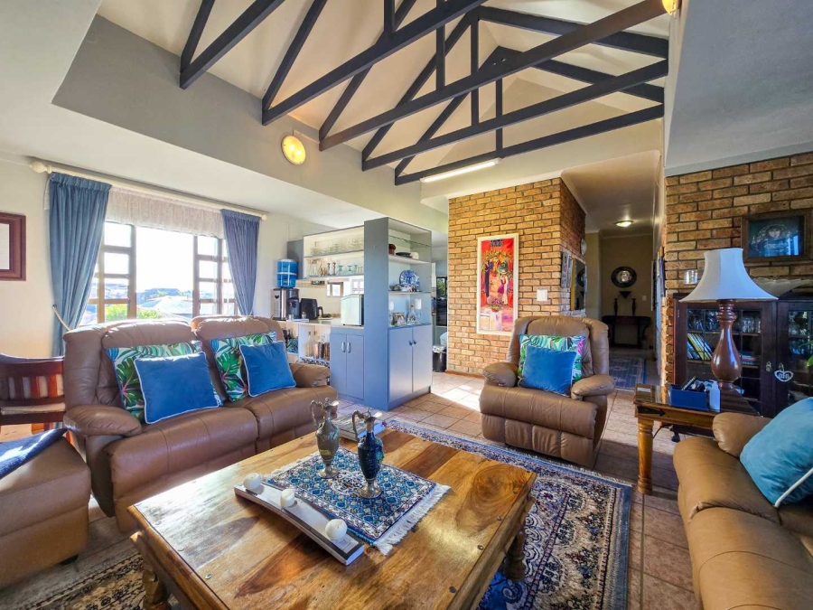 5 Bedroom Property for Sale in Stilbaai Wes Western Cape